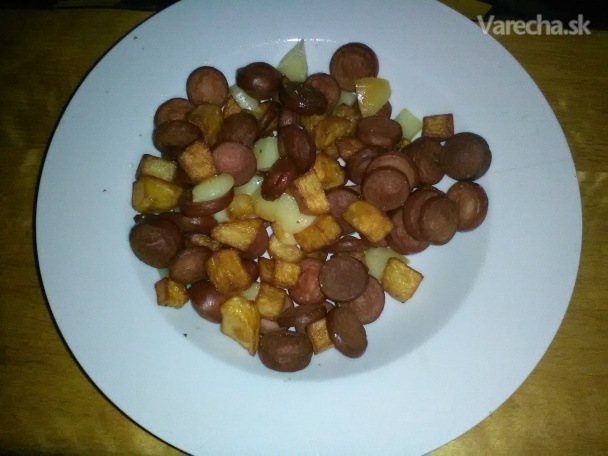Rýchle opekané zemiaky s párkami 