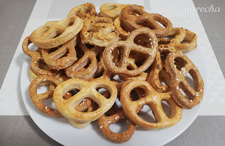 Chrumkavé slané praclíky (fotorecept)