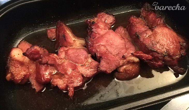 Údené bravčové koleno na mede a čiernom pive (fotorecept)