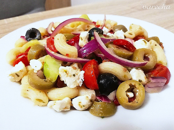 Ľahký cestovinový šalát so zeleninou