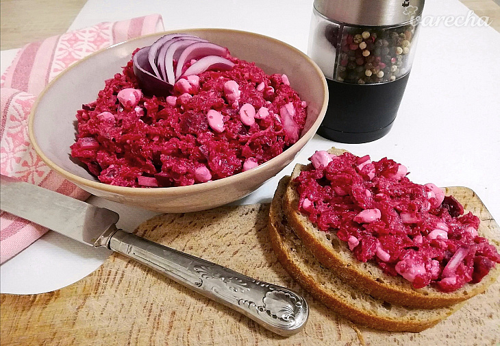 Cviklová nátierka s cottage syrom