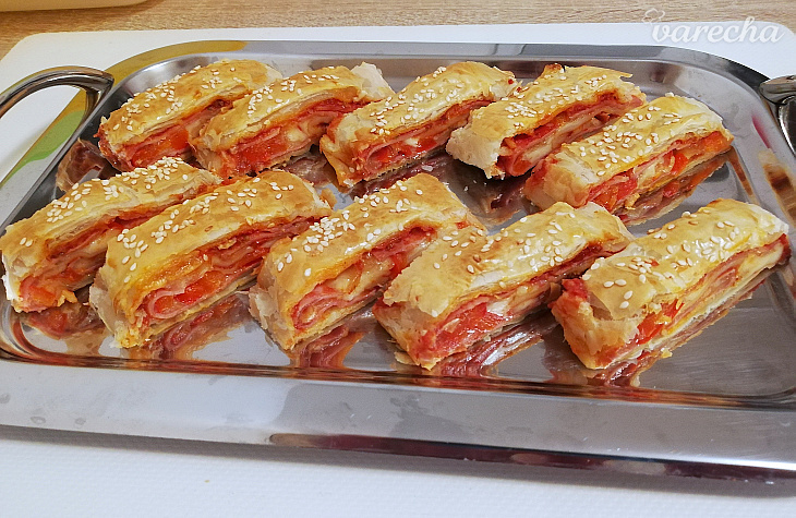 Pizza roláda z lístkového cesta