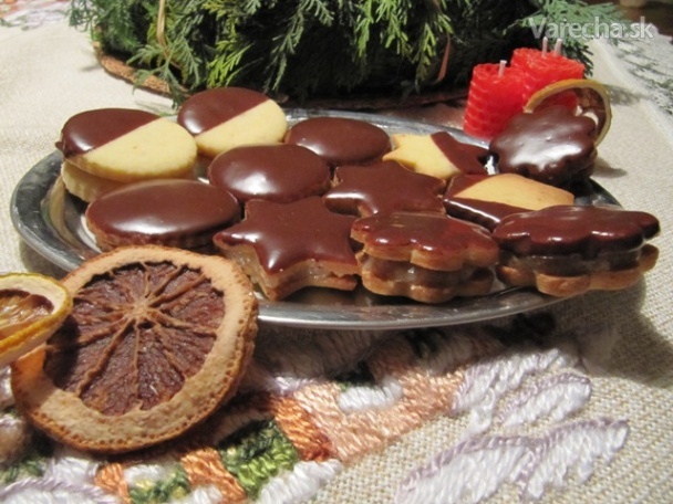 Vianočné keksy plnené orechmi (fotorecept)