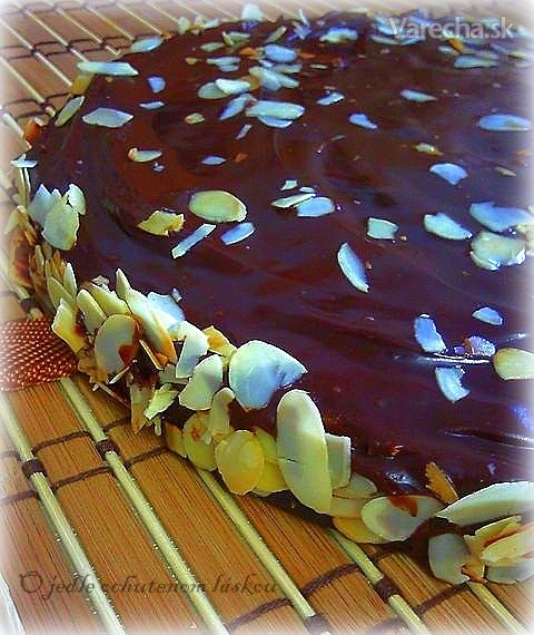 Mandľovo-čokoládový koláč Julie Child s rumom
