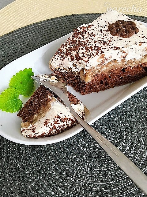 Jednoduchá jablková torta s vanilkovým krémom