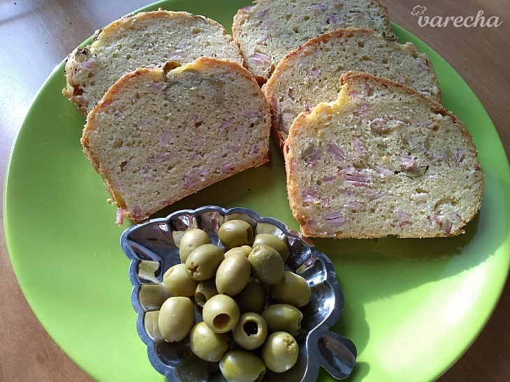 Bezlepkový olivový chlieb so šunkou 