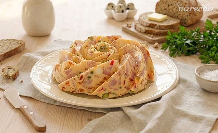 Veľkonočná vaječná tlačenka so želatínou v bábovkovej forme (videorecept)