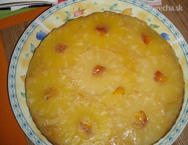 Obrátený ananásový koláč