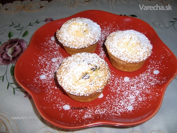 Muffiny s čokoládou a hrozienkami (fotorecept)