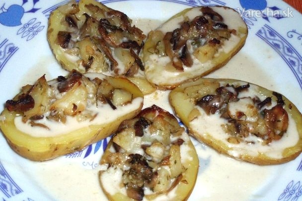 Zapečené zemiaky plnené šampiňónmi preliate šafránovo-kokosovou omáčkou (fotorecept)