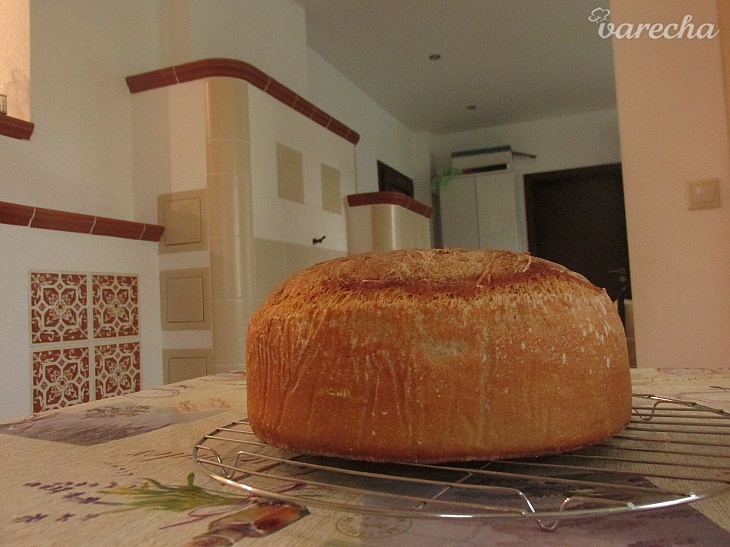 Kváskovy chlieb bez rozkvasu pečený v obruči (fotorecept)