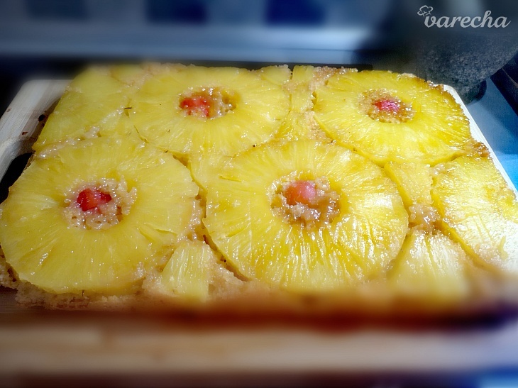 Obrátený ananásový koláč 