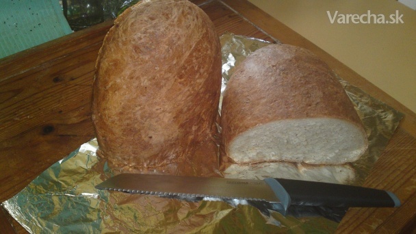 Obyčajný rascový chlieb s chrumkavou kôrkou (fotorecept)
