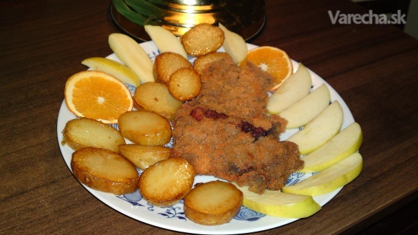 Vyprážaná pečeň v pikantnom cestíčku s opekanými novými zemiakmi (fotorecept)
