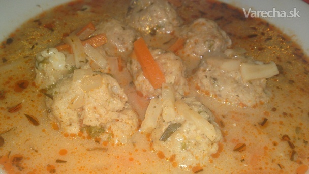 Sedmohradská estragónová zeleninová polievka s mäsovými knedličkami (fotorecept)