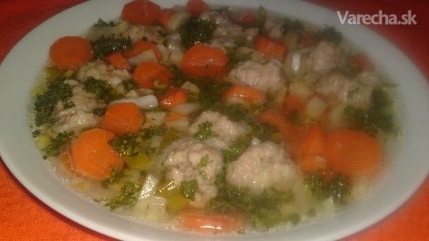 Jarná zeleninová polievka s knedličkami z jahňacieho mäsa so syrom (fotorecept)