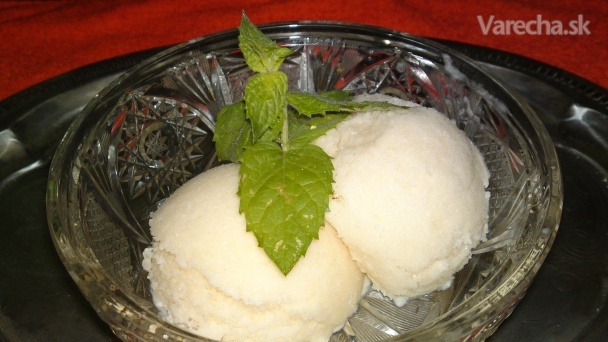 Zmrzlina zo žltého melónu s jogurtom (fotorecept)