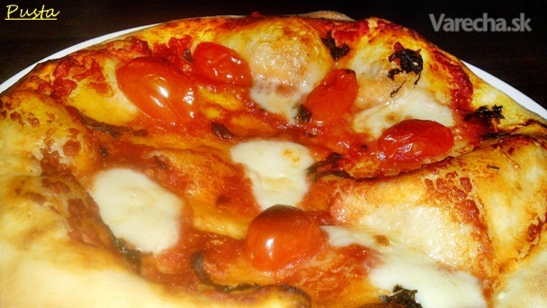 Pizza s mozarellou a datlovými paradajkami (fotorecept)