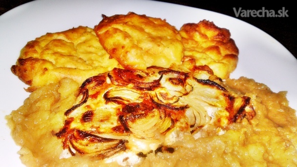 Pečené bravčové pliecko na iný spôsob s jablkovou kašou a zemiakovými pampúšikmi (fotorecept)