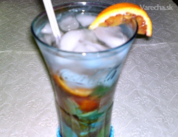 Cocktail z pomaranča, limetky a citróna (fotorecept)