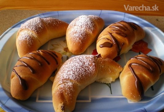 Brioškové croissanty plnené vanilkovým krémom