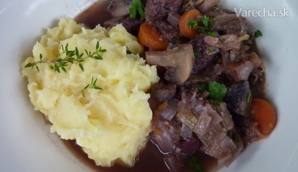 Povodňové hovädzie bourguignon 