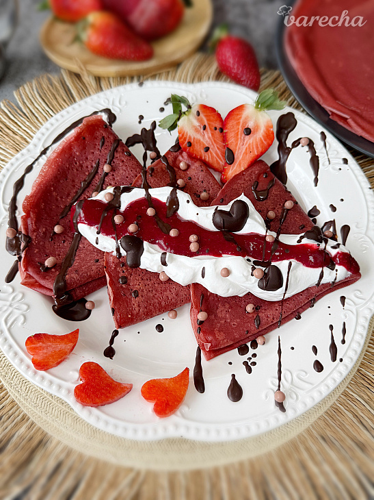 Red velvet palacinky