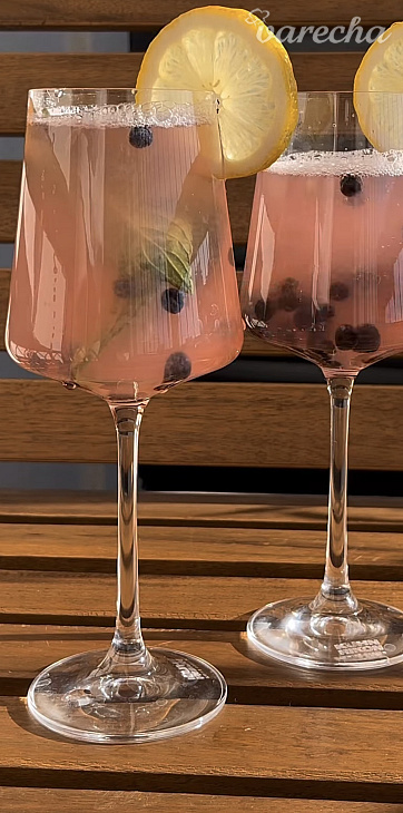 Limonáda s lesnými čučoriedkami