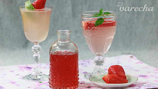 Stopky z jahôd už nikdy nevyhadzujte. Spravte z nich tento jednoduchý sirup