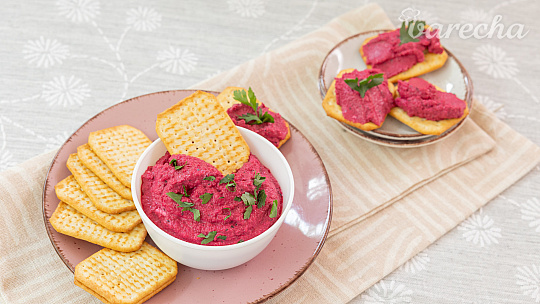 Cviklová nátierka so syrom feta