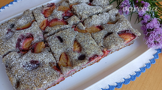 Maková bublanina so slivkami