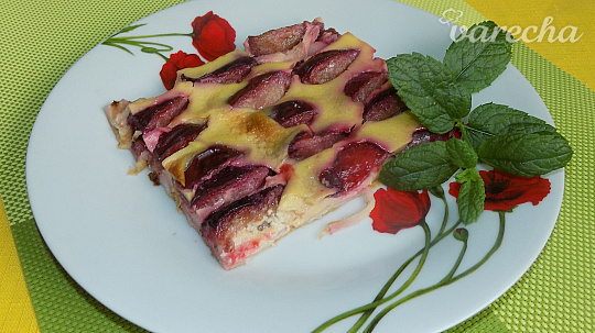 Slivkový koláč z lístkového cesta