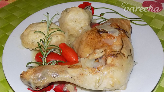 Kuracie stehná s knedľami z jedného pekáča