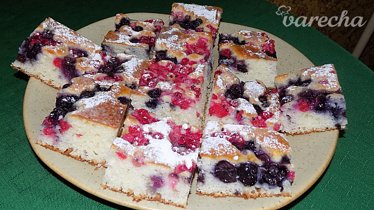 Jogurtový ovocný koláč