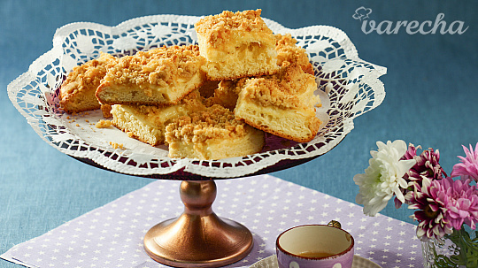 Pudingový koláč s perníkovou posýpkou, sladká vôňa domova v každom kúsku