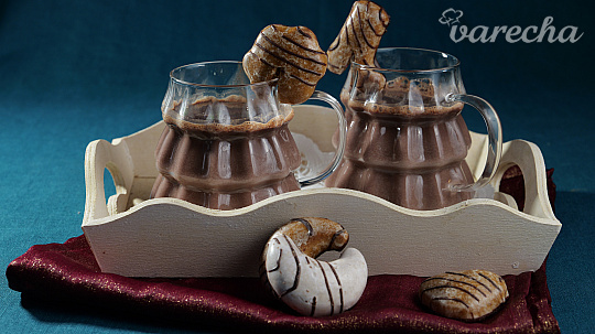 Perníková horúca čokoláda, ktorá zahreje a prevonia zimné dni