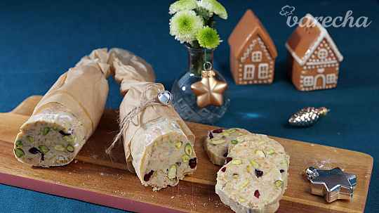 Biela čokoládová saláma, jednoduchá cukrovinka, ktorú zvládne každý