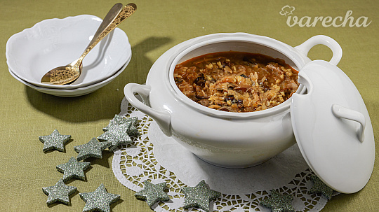 Poctivá domáca hubová kapustnica s mrveničkou. Pochutnáte si, aj keď je bez mäsa