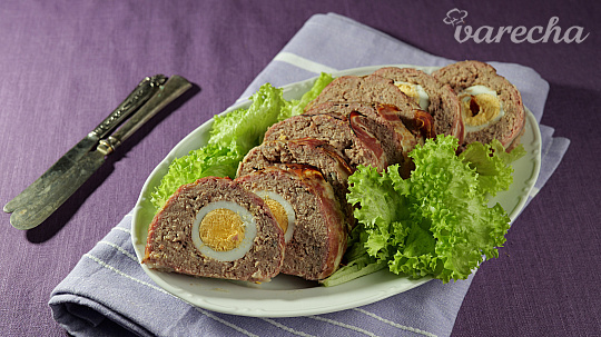 Šťavnatá štefanská sekaná v slaninke. Tento sviatočný recept sa vždy podarí