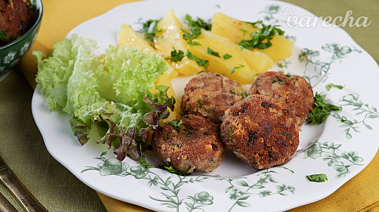 Chrumkavé tuniakovo-syrové fašírky, rýchly obed hotový do polhodinky