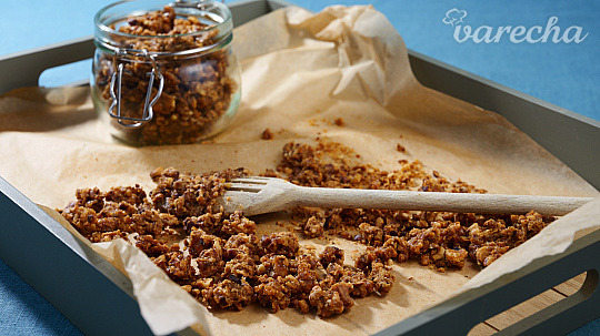 Domáci orieškový krokant. Toto je tajomstvo chrumkavých dezertov ako z cukrárne 