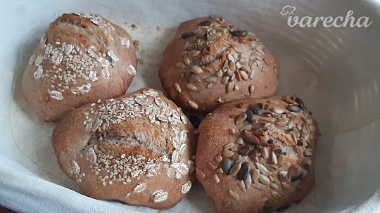 Celozrnné žemle cez noc 