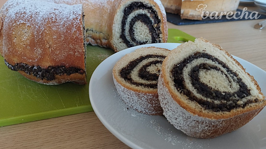 Kysnutá bábovka s orechovo-makovou plnkou