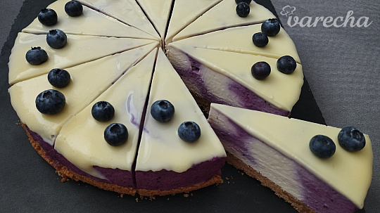 Nepečený čučoriedkový mramorový cheesecake