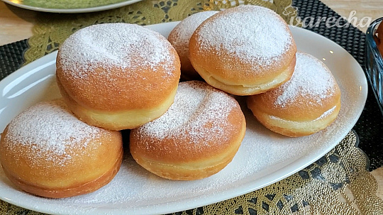 Ľahučké šišky s jablkovou plnkou