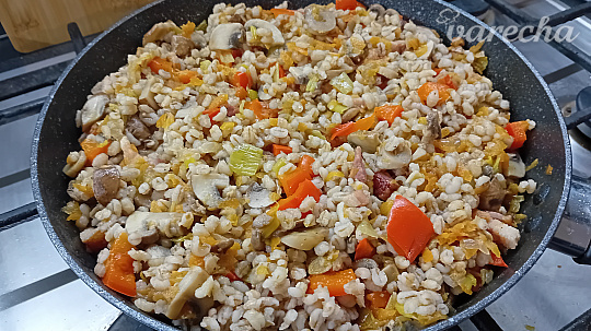 Zeleninové krupoto so šampiňónmi