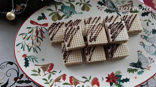 Tortové oblátky plnené sušeným mliekom a čokoládovým krémom