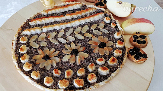 Jablkovo-makový koláč z lístkového cesta