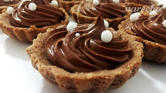 Čokoládovo-orechové špaldové košíčky