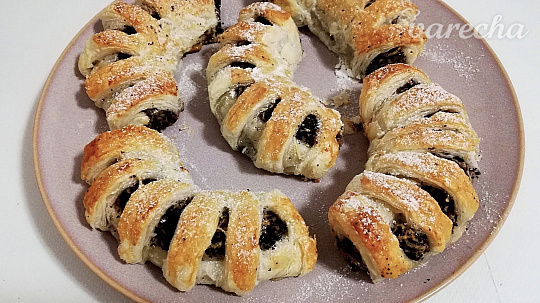 Rožky s jablkovo-makovou náplňou